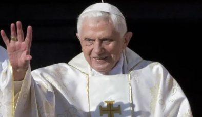 Eski Papa 16. Benedictus, uykusuzluk nedeniyle istifa etmiş